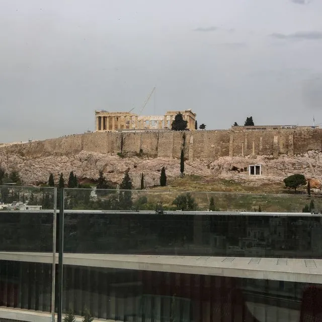 ΣτΕ: Κυρώσεις για τη μη κατεδάφιση του ξενοδοχείου Cocomat απέναντι από την Ακρόπολη