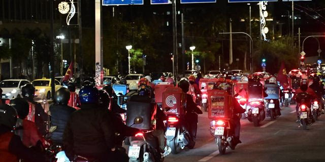 Μοτοπορεία διανομέων στο πλαίσιο στάσης εργασίας, την Παρασκευή 28 Νοεμβρίου 2025.