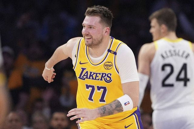 NBA: Τριπλ-νταμπλ ο Ντόντσιτς, νταμπλ-νταμπλ ο Ριβς και νίκη των Λέικερς επί των Χιτ