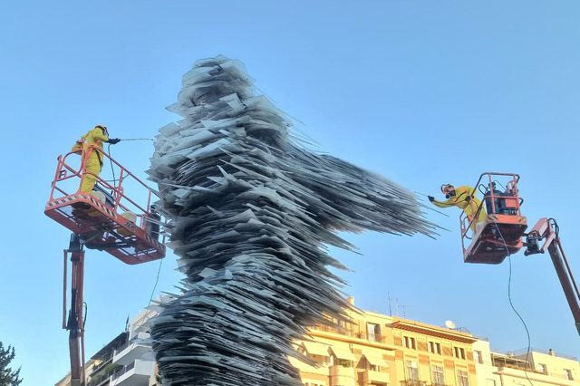 Έλαμψε ο «Δρομέας» – Φωτογραφίες και βίντεο από τον καθαρισμό του