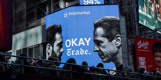 Διαφήμιση της Polymarket με τα πρόσωπα των Zohran Mamdani και Andrew Cuomo ενόψει των δημοτικών εκλογών στη Νεά Υόρκη