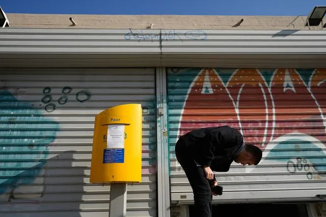 Σφοδρές αντιδράσεις για το "λουκέτο" σε καταστήματα των ΕΛΤΑ