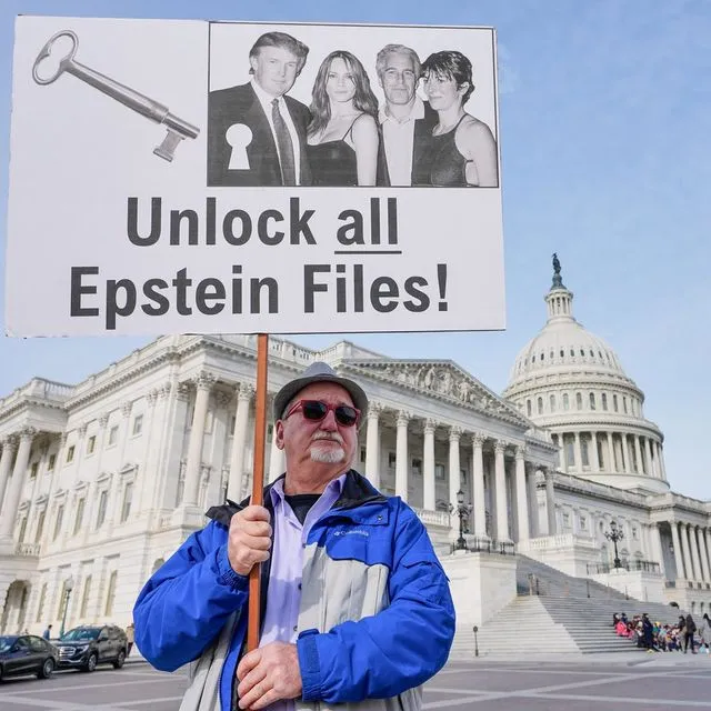 Υπερψηφίστηκε από τη Βουλή η δημοσιοποίηση των αρχείων για τον Έπσταϊν