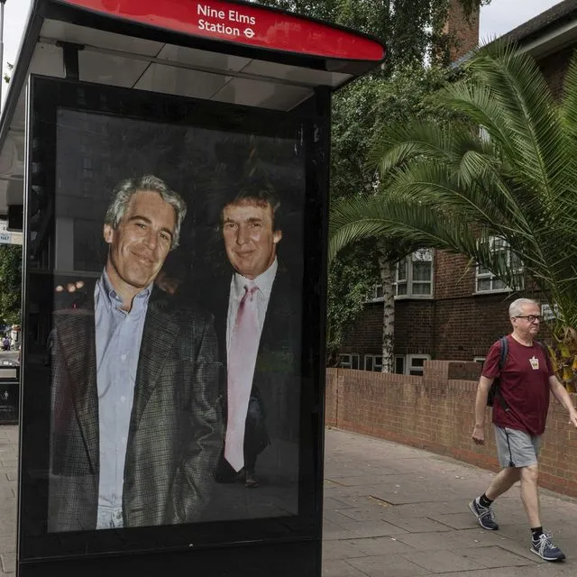 Ποιος είναι ο πολιτικός κίνδυνος των φακέλων Έπσταϊν για τον Τραμπ