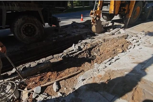 Βουλιαγμένη: Θραύση αγωγού της ΕΥΔΑΠ προκάλεσε καθίζηση οδοστρώματος