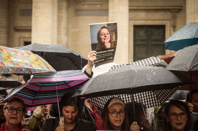Συγκέντρωση για την απελευθέρωση της Γαλλίδας, Σεσίλ Κολέρ, που φυλακίστηκε στην Τεχεράνη για κατασκοπεία