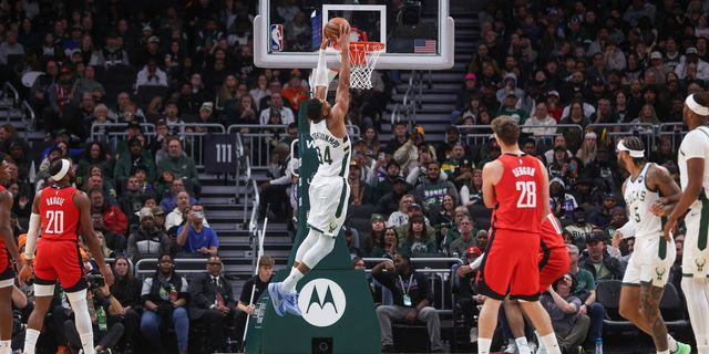 NBA: Ο Γιάννης Αντετοκούνμπο χόρεψε τον Σενγκούν και κάρφωσε