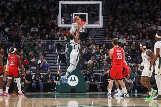 NBA: Ο Γιάννης Αντετοκούνμπο χόρεψε τον Σενγκούν και κάρφωσε