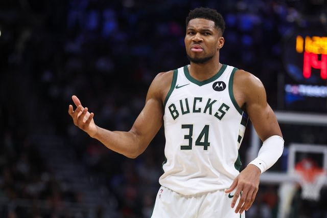 Αντετοκούνμπο: Αυτό που μας λείπει είναι να είμαστε ταπεινοί στη νίκη