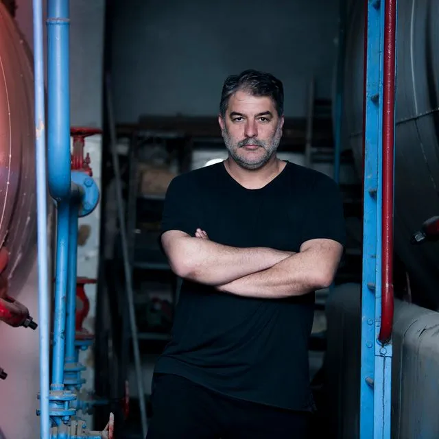 Ο Βασίλης Μπισμπίκης