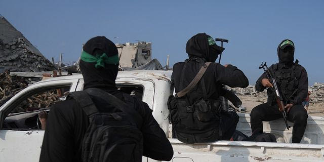 Reuters: Η Χαμάς προσπαθεί αθόρυβα να εδραιωθεί ξανά στη Γάζα – Ελέγχει τις τιμές και επιβάλλει φόρους