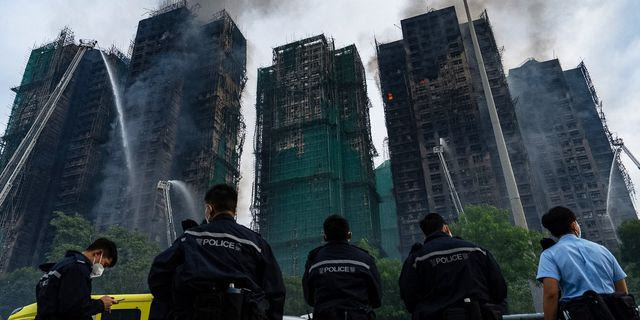 Χονγκ Κονγκ: Τρεις συλλήψεις για τη φονική πυρκαγιά – Πώς εξαπλώθηκε τόσο γρήγορα