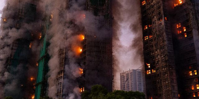 Φωτιά σε ουρανοξύστη στο Χονγκ Κονγκ
