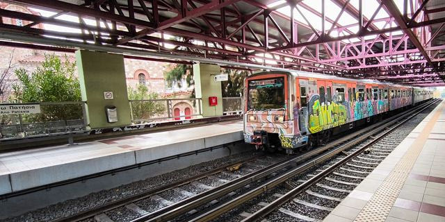 Στιγμιότυπο από σταθμό του ΗΣΑΠ