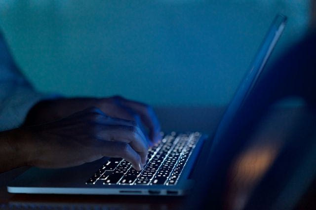 Ισπανία: Επέβαλε πρόστιμο για κοινοποίηση AI φωτογραφιών σεξουαλικού περιεχομένου ανηλίκων