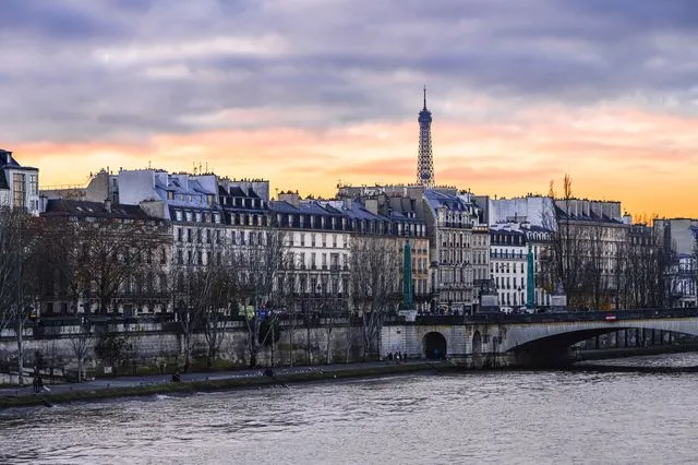 Χωρίς ρεύμα μέρος του Παρισιού – Χάος στους δρόμους και το μετρό