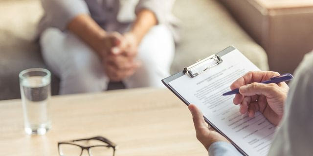 Γυναίκα κάνει ψυχοθεραπεία