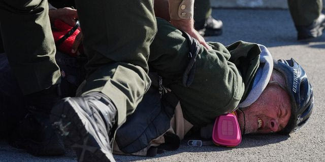 Ο Τραμπ σκληραίνει την ήδη σκληρή μεταναστευτική του πολιτική