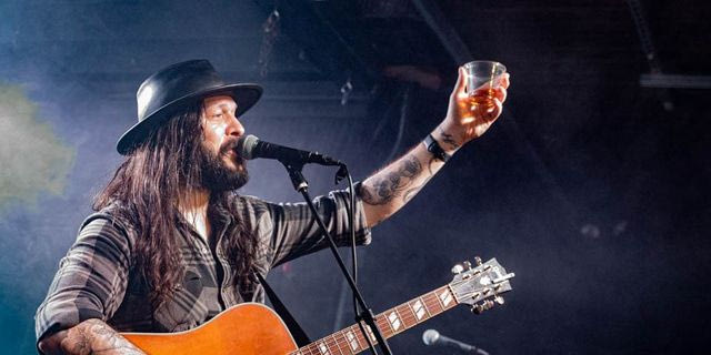 Not your average bluesman – Ο “αουτσάιντερ” Shawn James ζωντανά στην Αθήνα