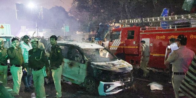 Ινδία: Έκρηξη κοντά στο Κόκκινο Φρούριο στο Νέο Δελχί – Τουλάχιστον 10 νεκροί