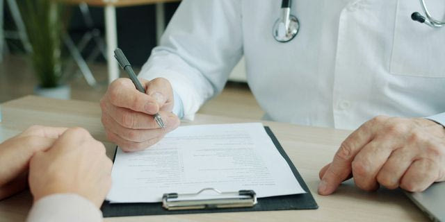 Αλλαγές στον ΑΜΚΑ: Τι ισχύει για τη δωρεάν περίθαλψη στους ανασφάλιστους