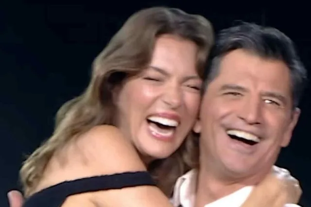 Madwalk 2025: Η εντυπωσιακή έναρξη με το χορευτικό των Σάκη Ρουβά και Βίκυς Καγιά