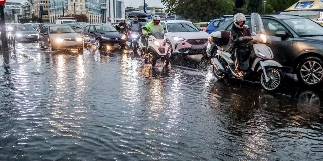 ΚΑΚΟΚΑΙΡΙΑ ΚΑΙ ΙΣΧΥΡΕΣ ΒΡΟΧΟΠΤΩΣΕΙΣ ΣΤΗΝ ΑΘΗΝΑ