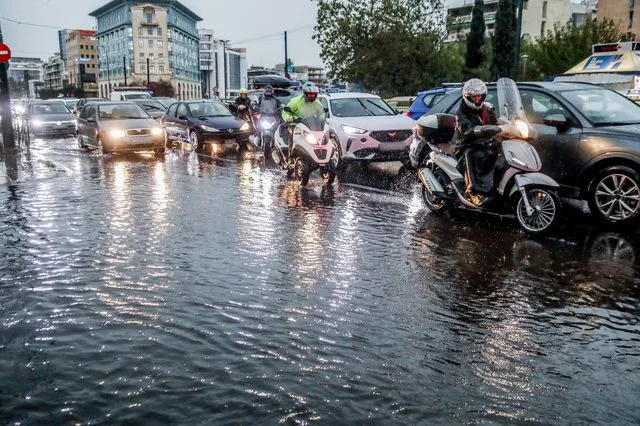 ΚΑΚΟΚΑΙΡΙΑ ΚΑΙ ΙΣΧΥΡΕΣ ΒΡΟΧΟΠΤΩΣΕΙΣ ΣΤΗΝ ΑΘΗΝΑ