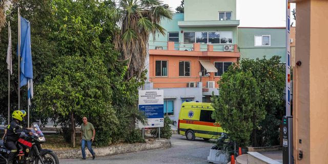 Αχαΐα: Ο 25χρονος χτύπησε σε μπαλκόνι, ζαλίστηκε και έπεσε με τον 3χρονο – Πώς έγινε η τραγωδία