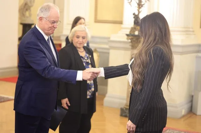 Στο προεδρικό μέγαρο η Κίμπερλι Γκίλφοϊλ για τα διαπιστευτήριά της στον ΠτΔ