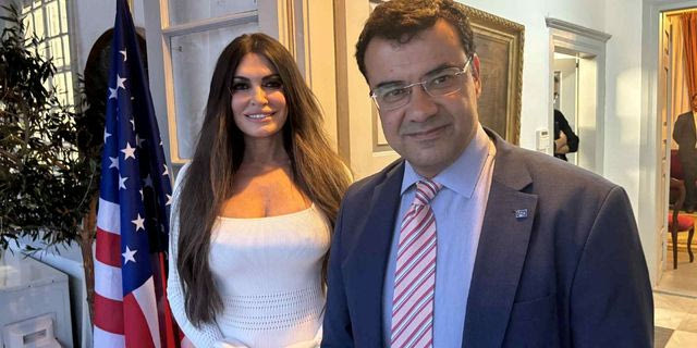 Στην Ύδρα η Κίμπερλι Γκίλφοϊλ – Μετάλλιο στη μνήμη Αμερικανών Φιλελλήνων