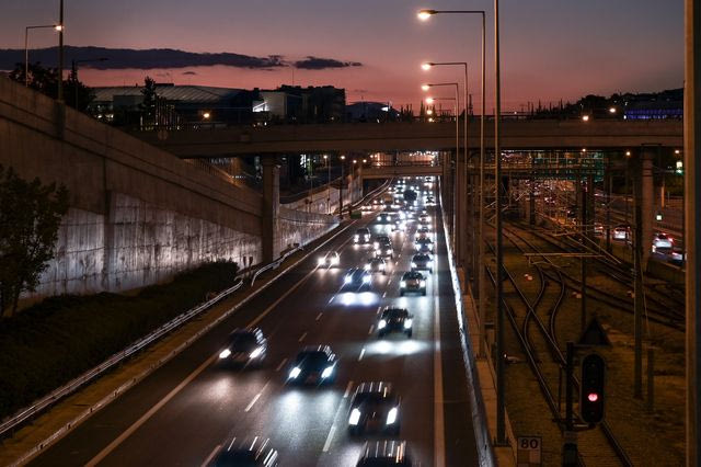 Κίνηση: “Κόλαση” στους δρόμους για αρκετές ώρες – Ομαλοποιείται σταδιακά η κυκλοφορία