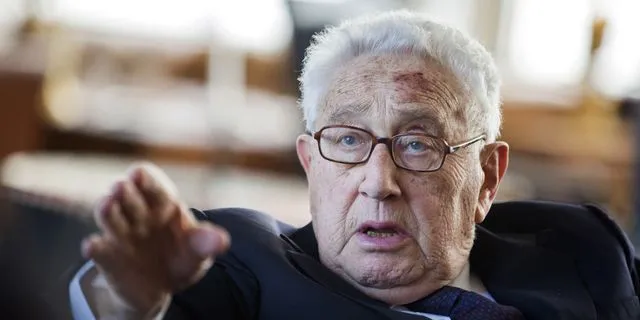 Η τραγωδία της Ουκρανίας: Αν άκουγαν τον Κίσινγκερ το 2014…