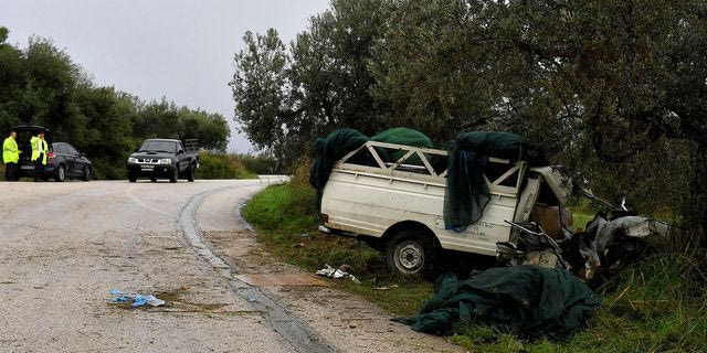 Κορινθία: Όχημα καρφώθηκε σε ελιά – Ένας νεκρός και δύο σοβαρά τραυματίες