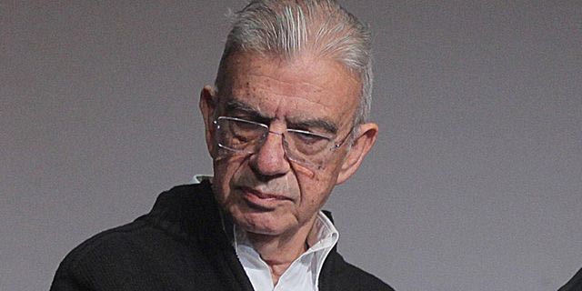 Μένης Κουμανταρέας