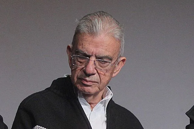 Μένης Κουμανταρέας