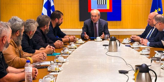 Συνάντηση Χατζηδάκη – Τσιάρα με εκπροσώπους κτηνοτρόφων Κρήτης: Το μήνυμα της κυβέρνησης