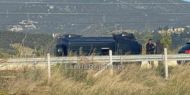 Σοβαρό τροχαίο στον Ε65 μετά από φωτιά σε χωράφι – Αναποδογύρισε SUV