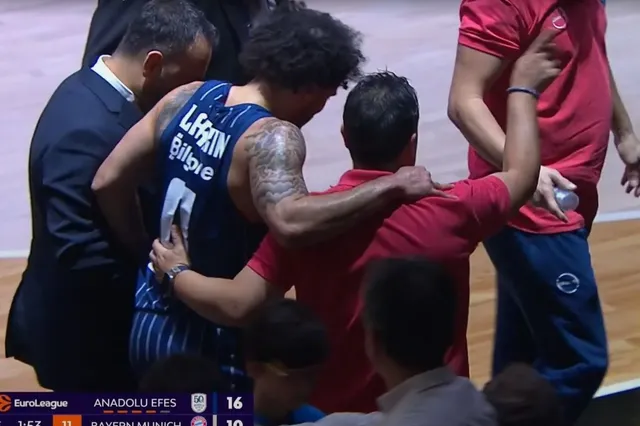 Πλήγμα με Λάρκιν στην Εφές: Αποχώρησε υποβασταζόμενος από το ματς με την Μπάγερν