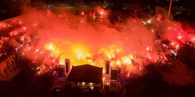 ΛΕΞ: Σείστηκε το Καυτανζόγλειο – Πάνω από 40.000 κόσμος στη συναυλία του