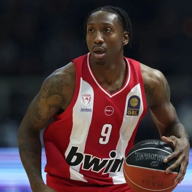 Ο Λι πυρoβολούσε και οι ερυθρόλευκοι συνέχισαν αήττητοι