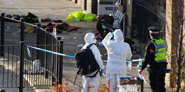 Βρετανία: Μόνο ένας άνδρας θεωρείται ύποπτος για την επίθεση σε τρένο