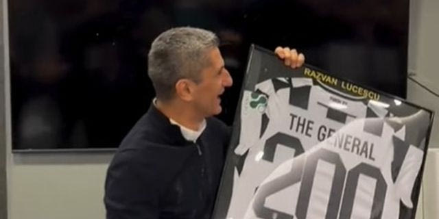 ΠΑΟΚ: Φρενίτιδα στα αποδυτήρια και αποθέωση στον Λουτσέσκου για τις 200 νίκες με τον Δικέφαλο