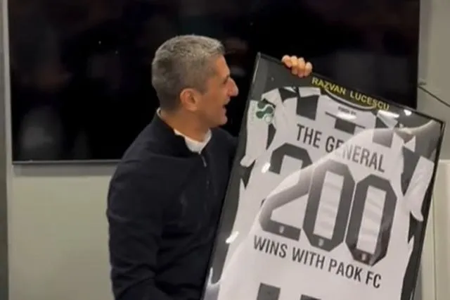 ΠΑΟΚ: Φρενίτιδα στα αποδυτήρια και αποθέωση στον Λουτσέσκου για τις 200 νίκες με τον Δικέφαλο