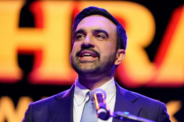 Με σφυροδρέπανο ο “κόκκινος” Μαμντάνι στο πρωτοσέλιδο της New York Post