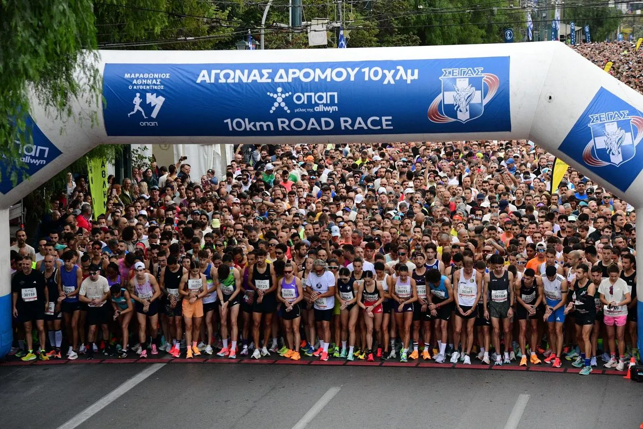 Σε εξέλιξη ο Μαραθώνιος Αθήνας 2025: Ποιοι δρόμοι είναι κλειστοί, πώς θα κινηθούν τα ΜΜΜ