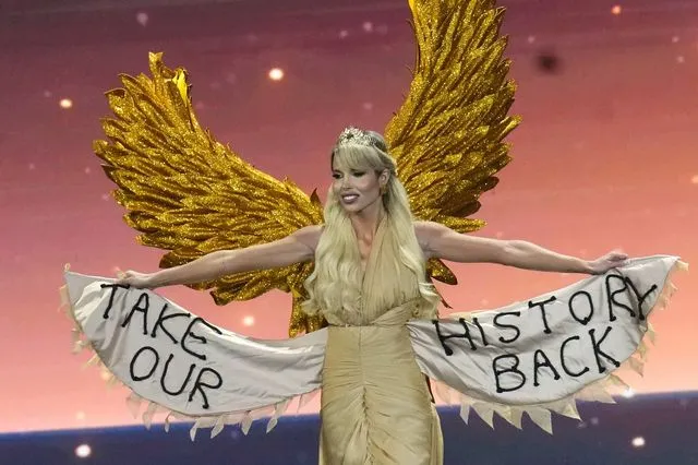 Η Μαίρη Χατζηπαύλου στον διαγωνισμό Εθνικών Στολών του Miss Universe 2025