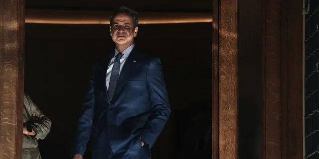 Η Εναλλακτική στον Μητσοτάκη και ο κρίνος του αρχάγγελου…