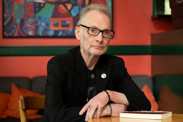 Πώς ο Θανάσης Μήνας έγραψε ένα συναρπαστικό βιβλίο για τα αφροαμερικάνικα κινήματα