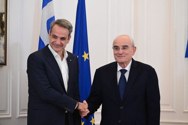 Συνάντηση του Πρωθυπουργού Κυριάκου Μητσοτάκη με τον υπουργό Άμυνας του Λιβάνου Μισέκ Μενάσα